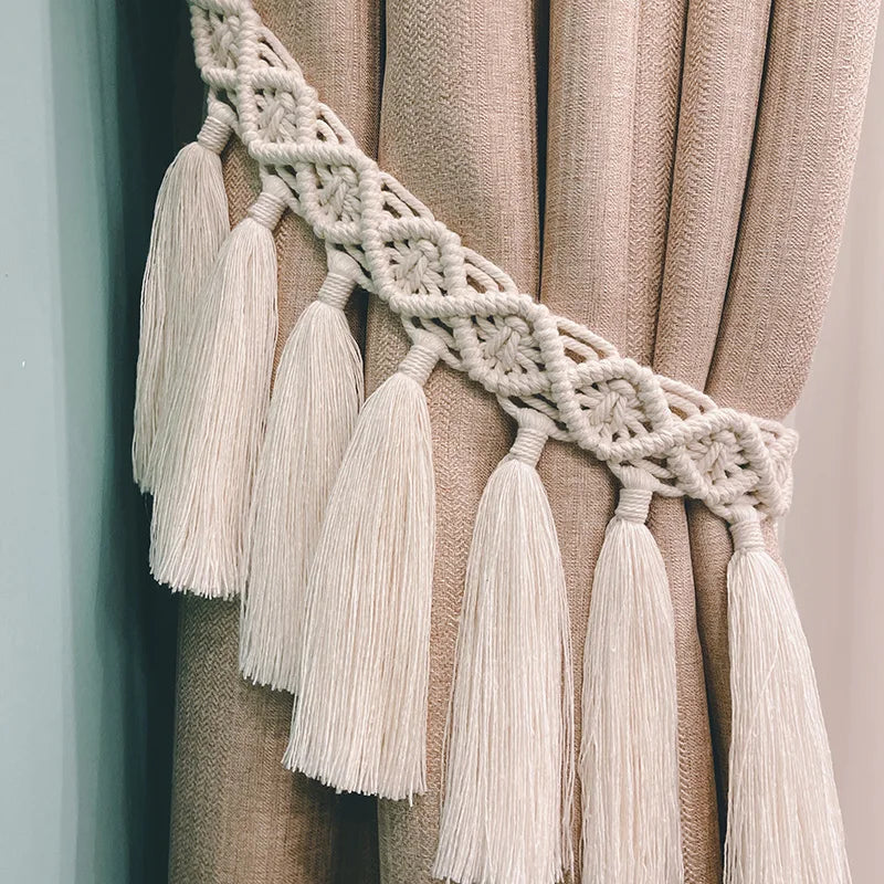 Embrasse Rideau avec Pompons "Sissi" Macramé&Co | La décoration bohème de votre intérieur